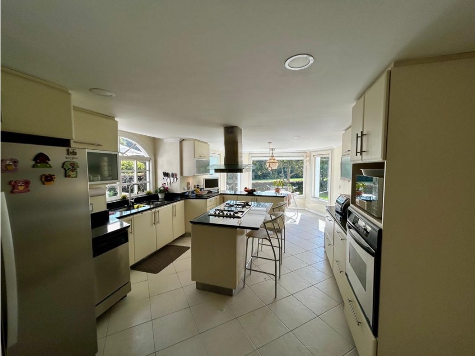 CASA EN APOSENTOS EN VENTA, LA MEJOR UBICACIÓN — foto 4