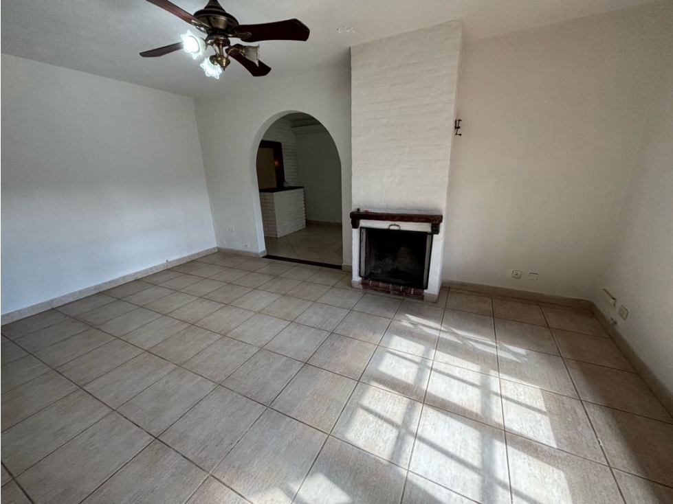 Casa en Ariel del Plata con 3 dormitorios, cochera y piscina en venta - 2
