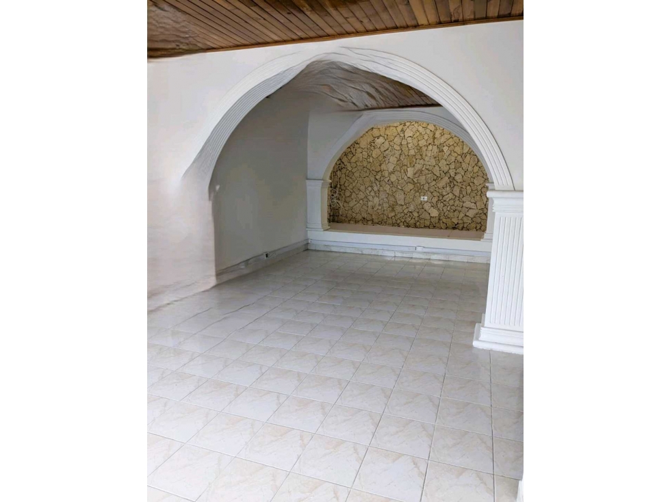 Casa en arriendo comercial o para vivienda en la castellana - 1