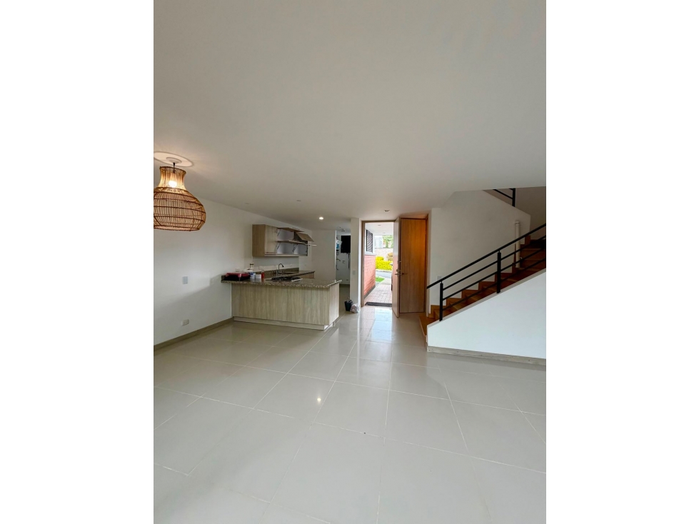 Casa en arriendo en el Retiro sector puro cuero — foto 5