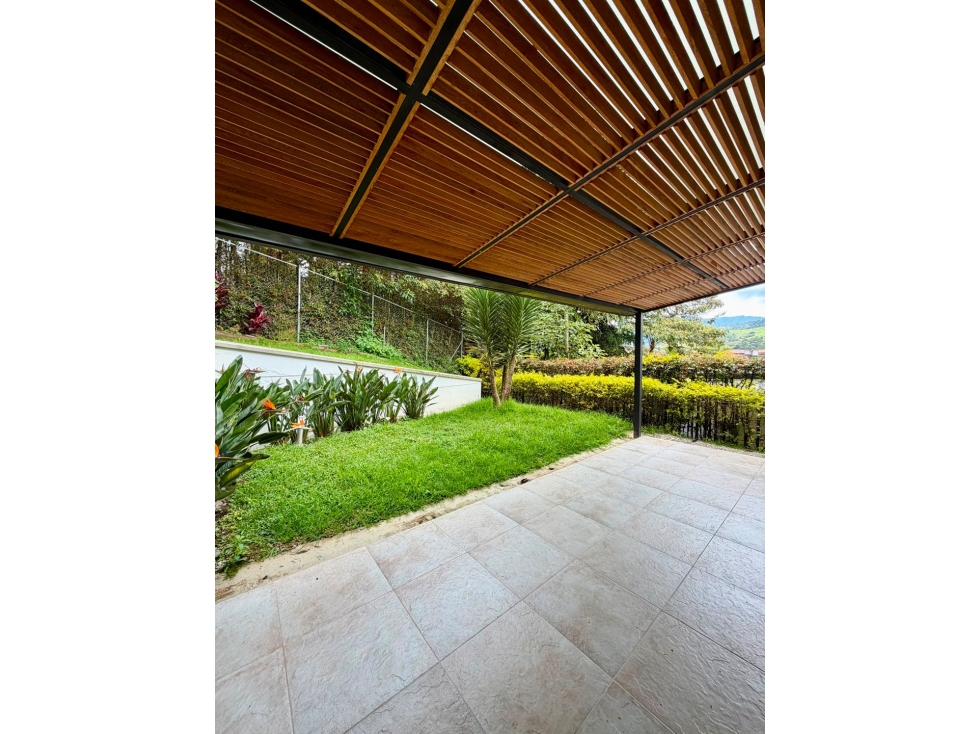 Casa en arriendo en El Retiro Antioquia , sector puro cuero — foto 2