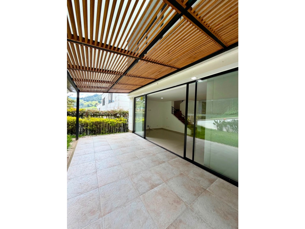 Casa en arriendo en El Retiro Antioquia , sector puro cuero — foto 4