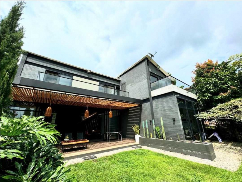 Casa en arriendo loma el Escobero Envigado