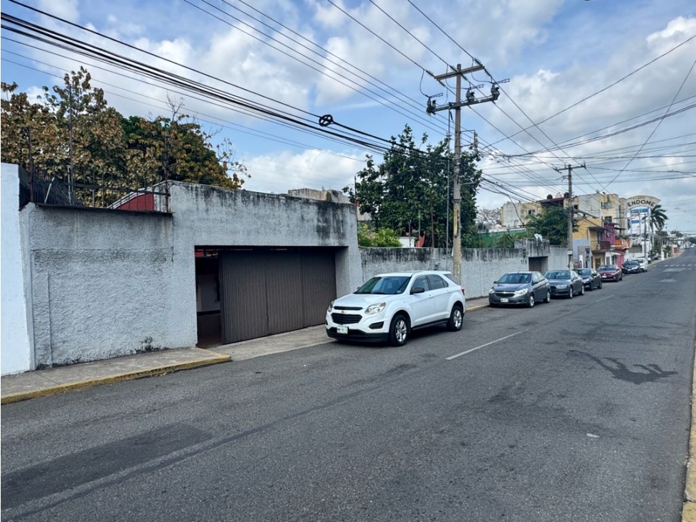 Casa en renta o venta en avenida transitada Deportiva de 1171 m2