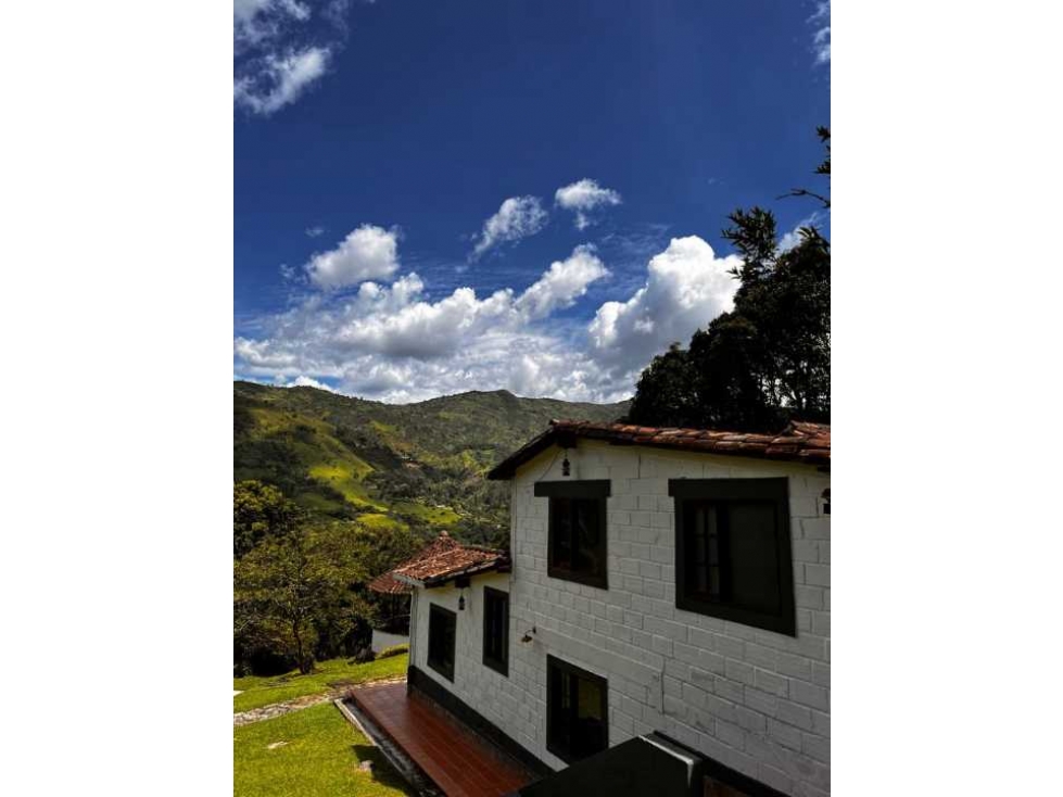 Finca de 16.787 m² con 5 alcobas en venta, vereda Isaza, Barbosa - A