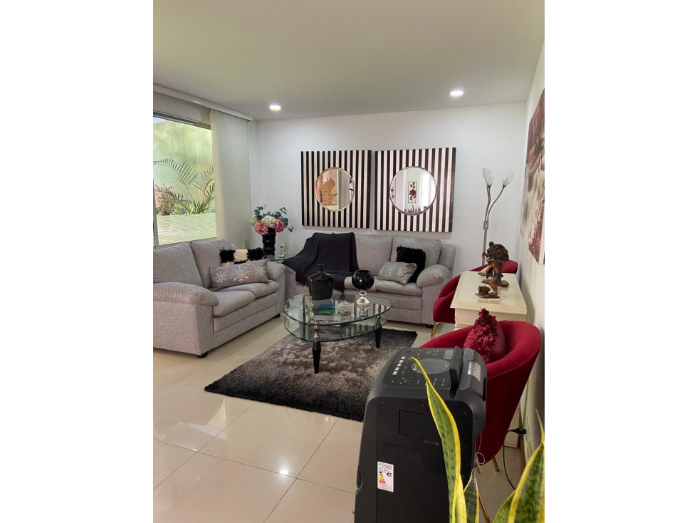 Casa en Benedictinos Envígado 220 metros 1690 millones — foto 2