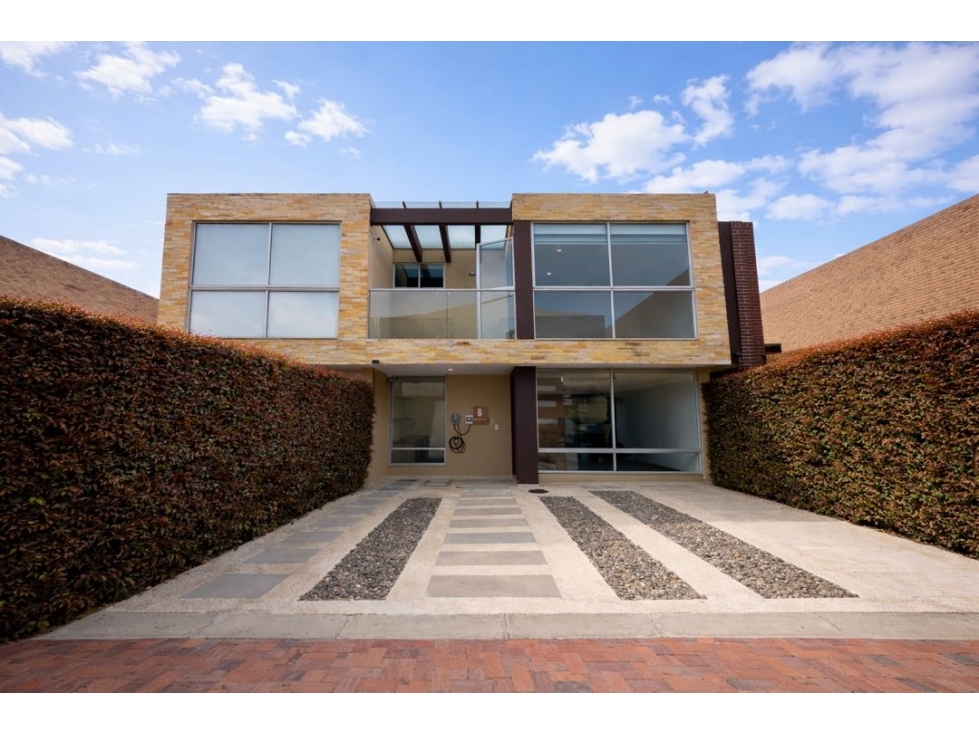 Casa en Chía | 119 m² construidos + 238 m² totales | Jardín privado