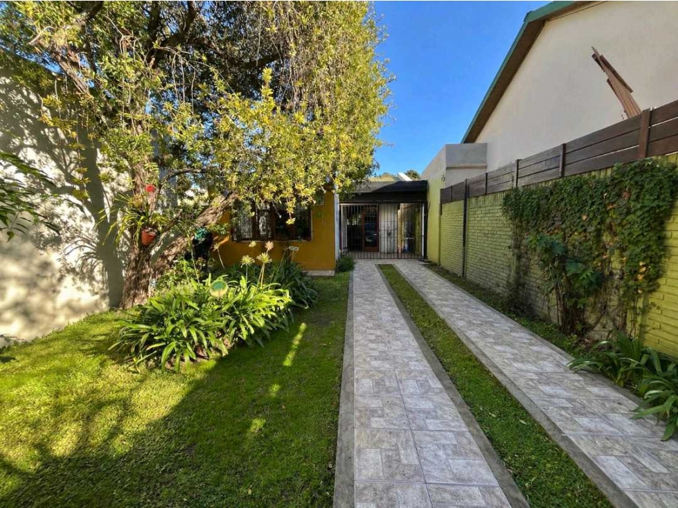 CASA EN CITY BELL, BUENOS AIRES, ARGENTINA - 1