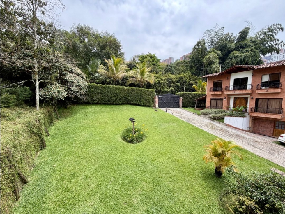 CASA DE 2 NIVELES EN CONDOMINIO CERRADO EN VENTA, SABANETA — foto 2
