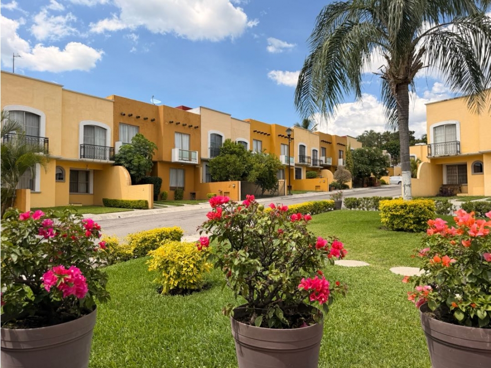 Casa en condominio con alberca y jardín con 100 M2 de construcción - 2