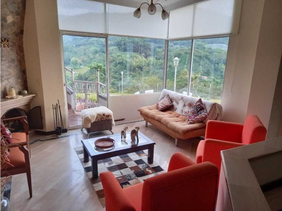 Casa en condominio con espectacular vista panorámica a la cordillera