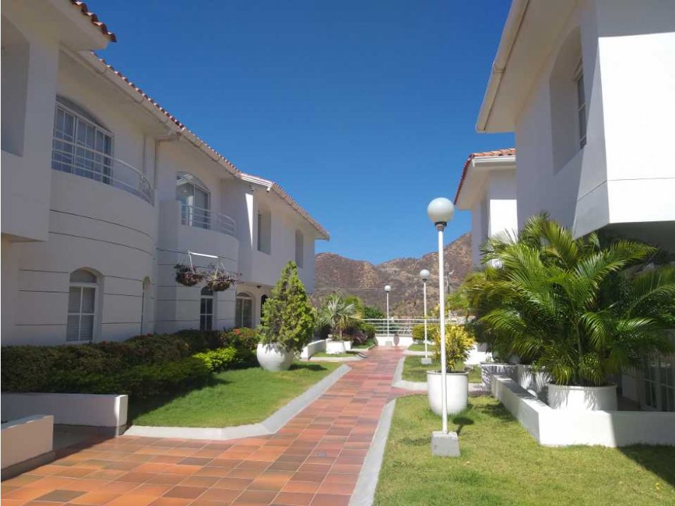 Casa en conjunto cerrado cerca del mar Santa Marta 001