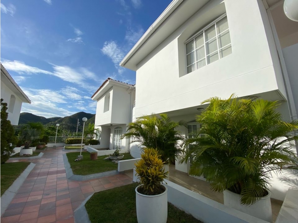 Casa en conjunto cerrado cerca Del Mar Rodadero Reservado