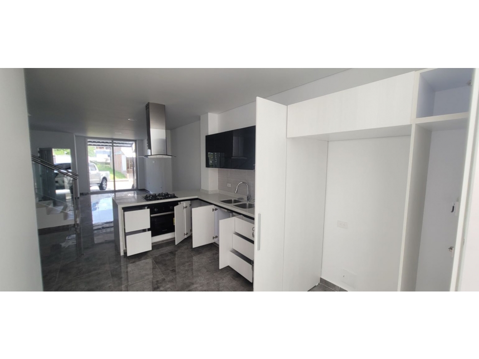 CASA EN CONJUNTO CERRADO EN QUIMBAYA - 2