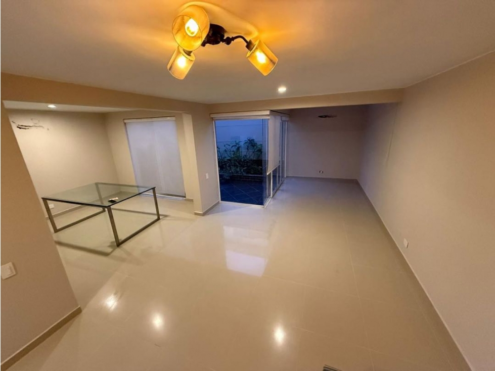 Casa en conjunto cerrado en venta en la castellana