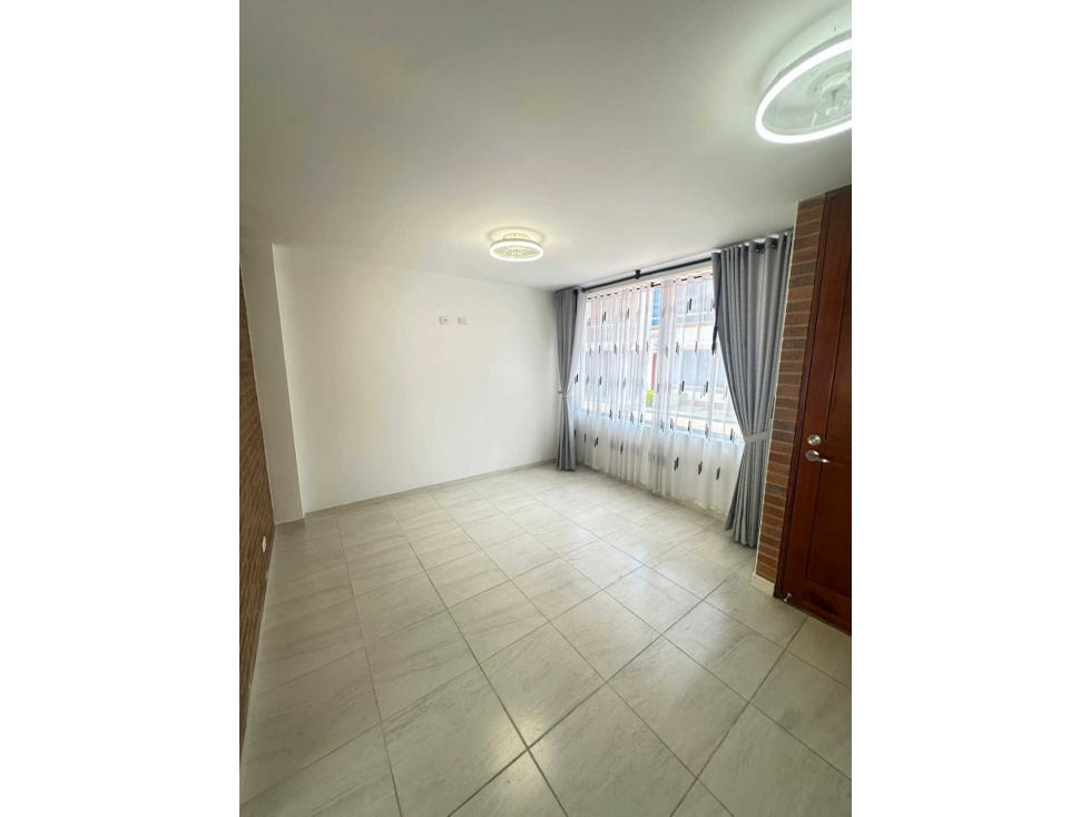 Casa en conjunto de 157 M2 en 410 mill en la gran via sede Tena Cund — foto 3