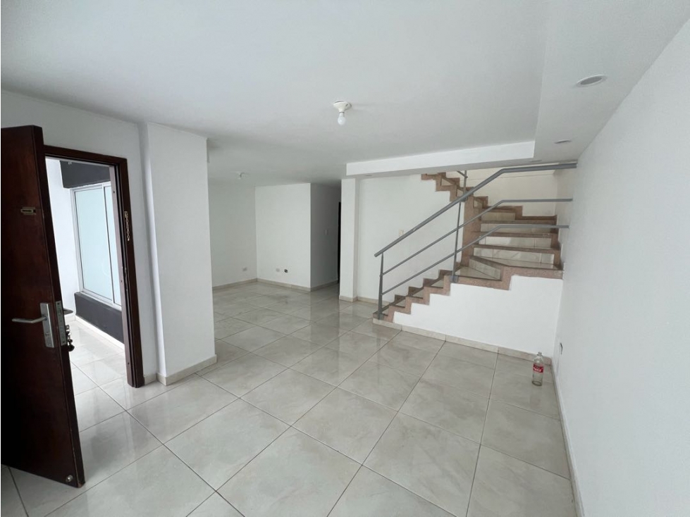 CASA EN CONJUNTO EN ARRIENDO CIUDAD JARDÍN