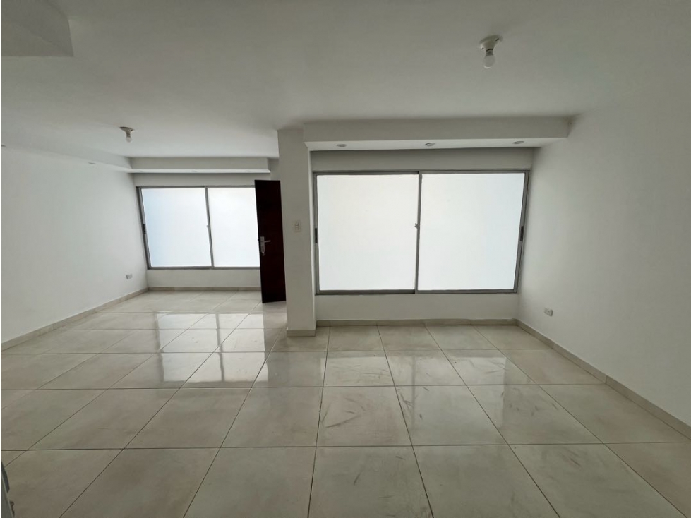 CASA EN CONJUNTO EN ARRIENDO CIUDAD JARDÍN — foto 2