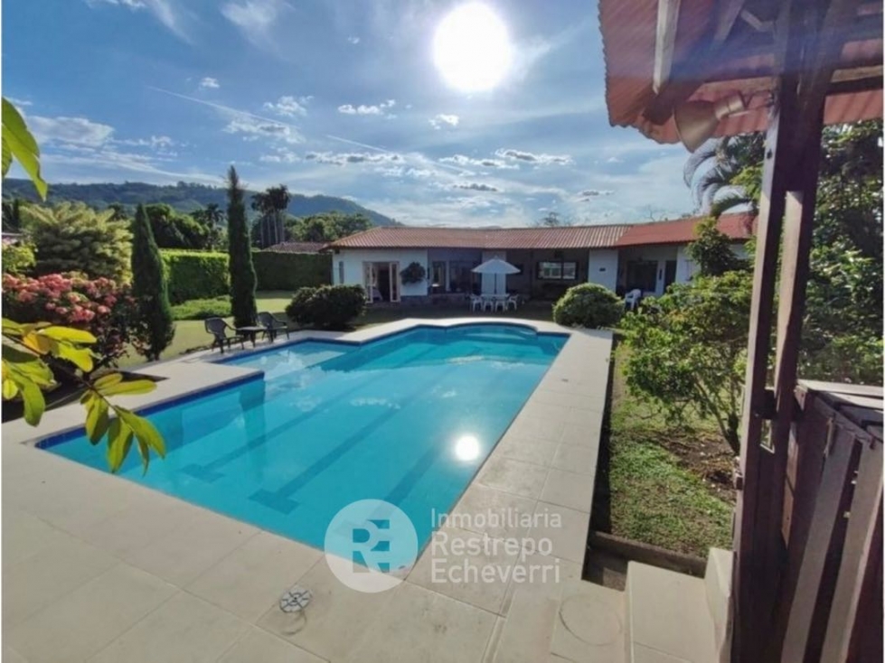 Casa en conjunto en venta. Santagueda. Palestina.