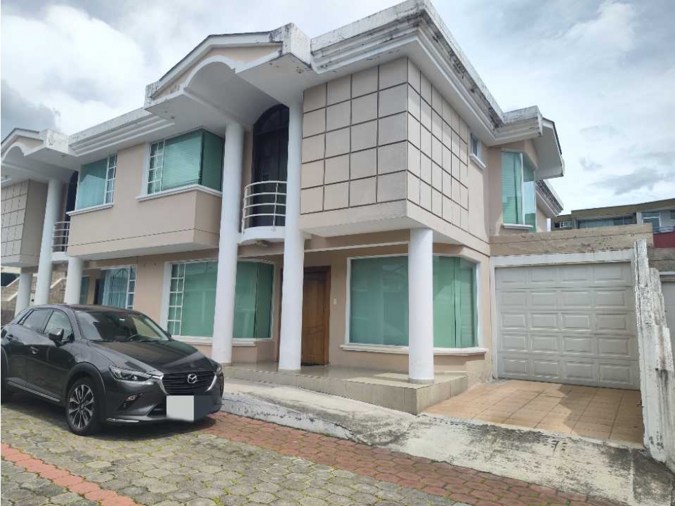 CASA EN CONJUNTO VALLE DE LOS CHILLOS CONOCOTO $130.000 AN - 1