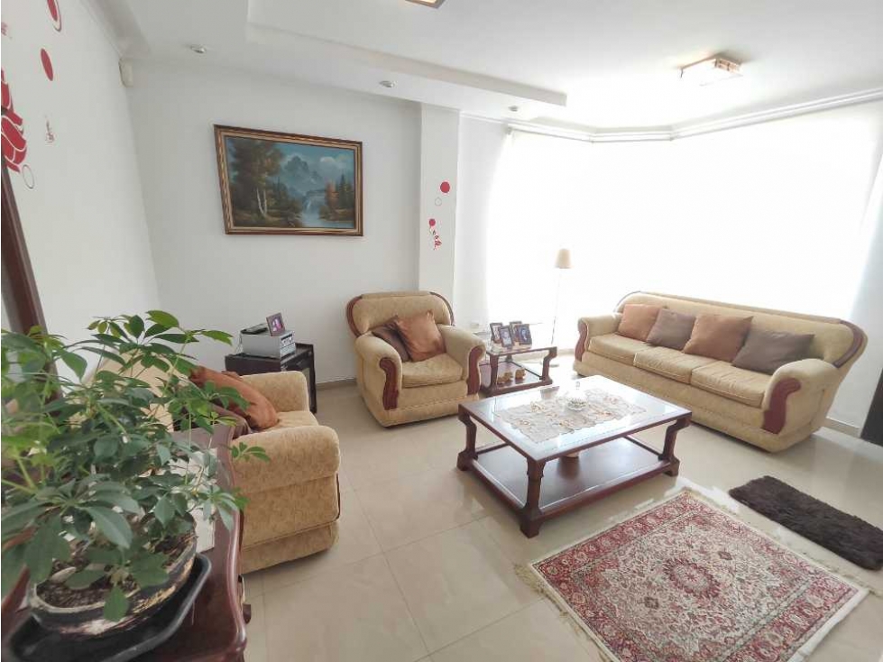 CASA EN CONJUNTO VALLE DE LOS CHILLOS CONOCOTO $130.000 AN - 3