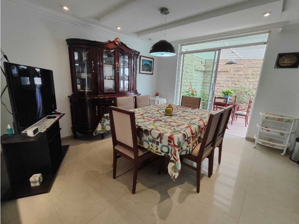 CASA EN CONJUNTO VALLE DE LOS CHILLOS CONOCOTO $130.000 AN - 6