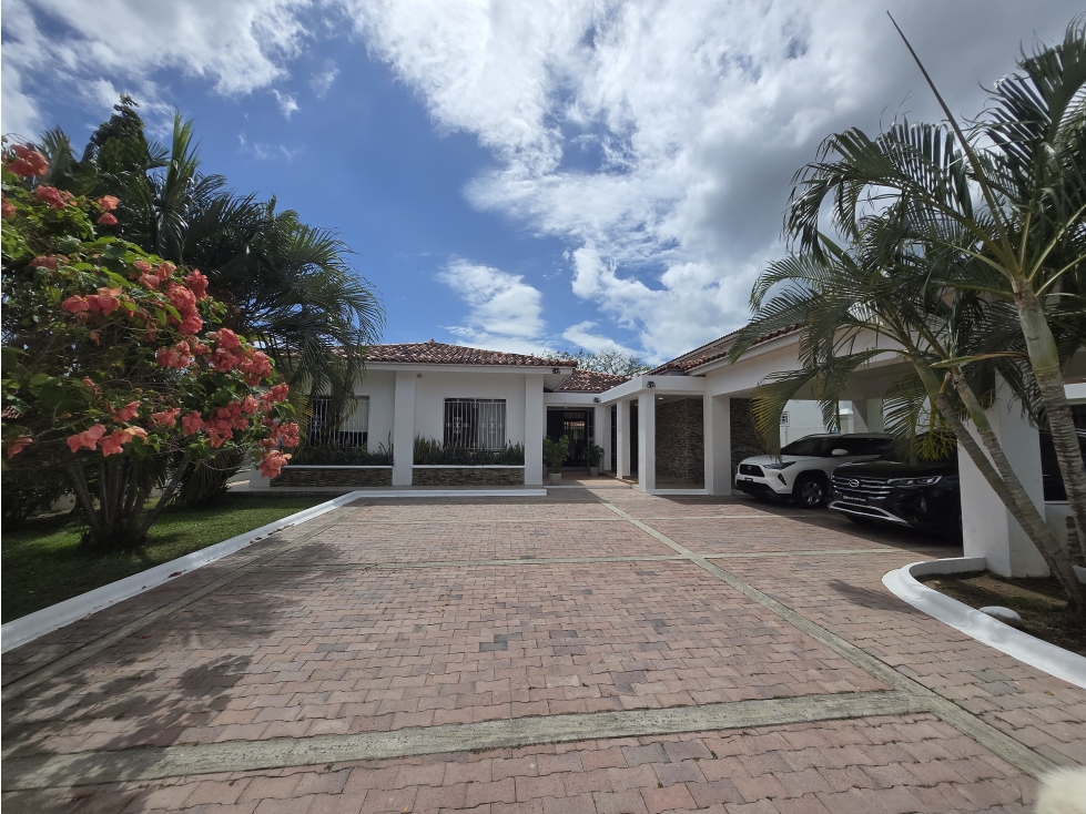 Casa en Palmeras del golf Coronado 5Rec 525,000 Negociable — foto 3