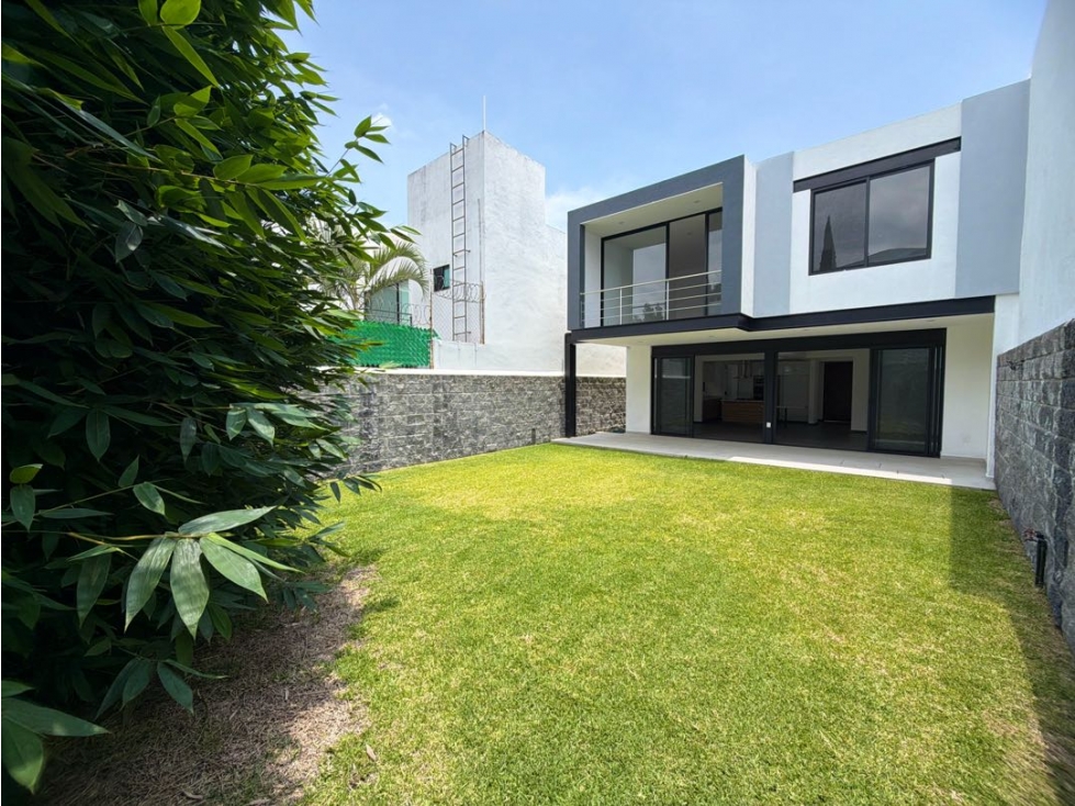 Casa en Cuernavaca en venta con jardín Privado en residencial