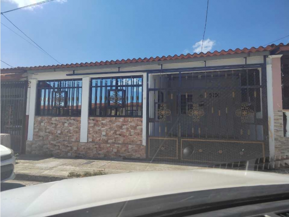 CASA EN CUMBRES DEL NORTE CERCA DEL SUPER EXTRA EL LAGO