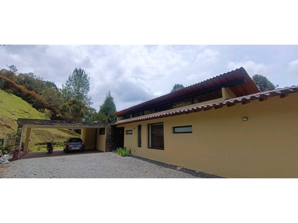 Casa en el Alto del Escobero en Parcelacion super campestre