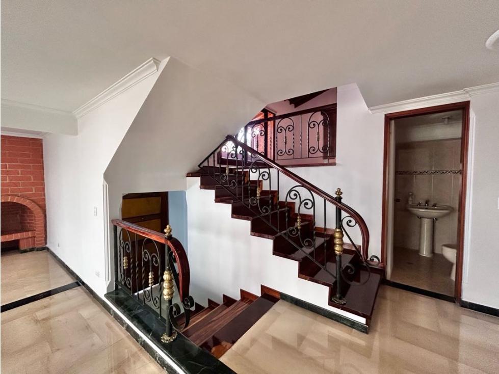 Casa en El Poblado Loma de Los Parra, 3 alcobas, estudio, jardín inter — foto 2