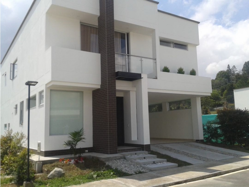 Casa en el retiro unidad cerrada