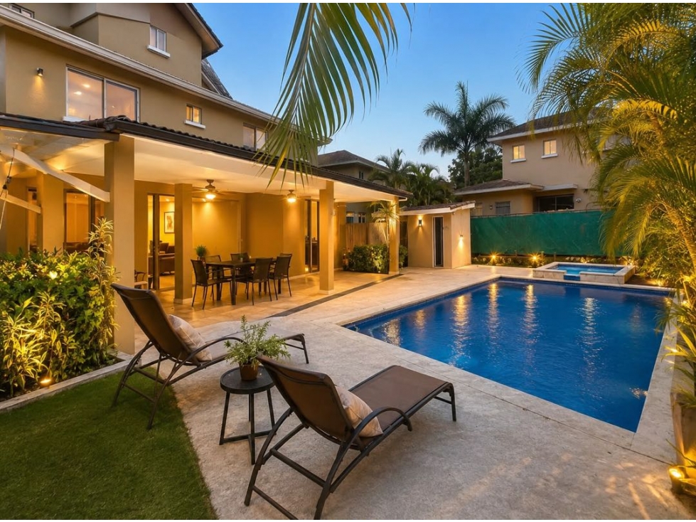 CASA EN EMBASSY GARDENS CON PISCINA EN CLAYTON 4 REC 550M2