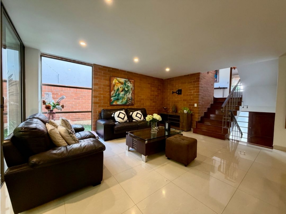 CASA DE 3 NIVELES EN ENVIGADO - EL ESMERALDAL — foto 3