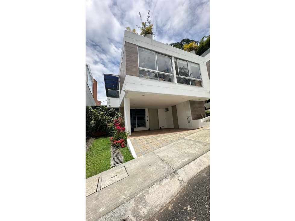 Casa en envigado para venta transversal intermedia