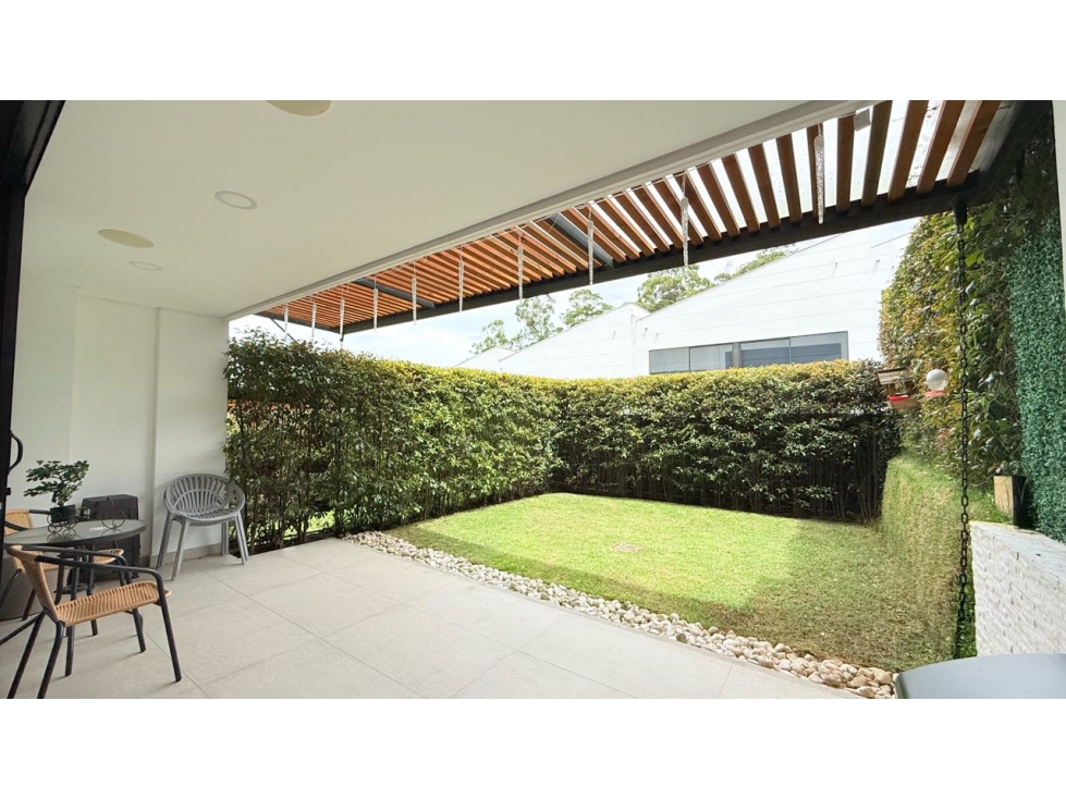 Casa en Envigado, Sector la Intermedia cerca al colegio Montessori — foto 2