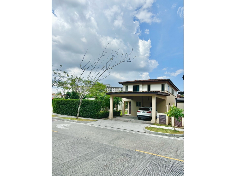 Casa en esquina y extra lote en venta Woodlands Panamá Pacífico