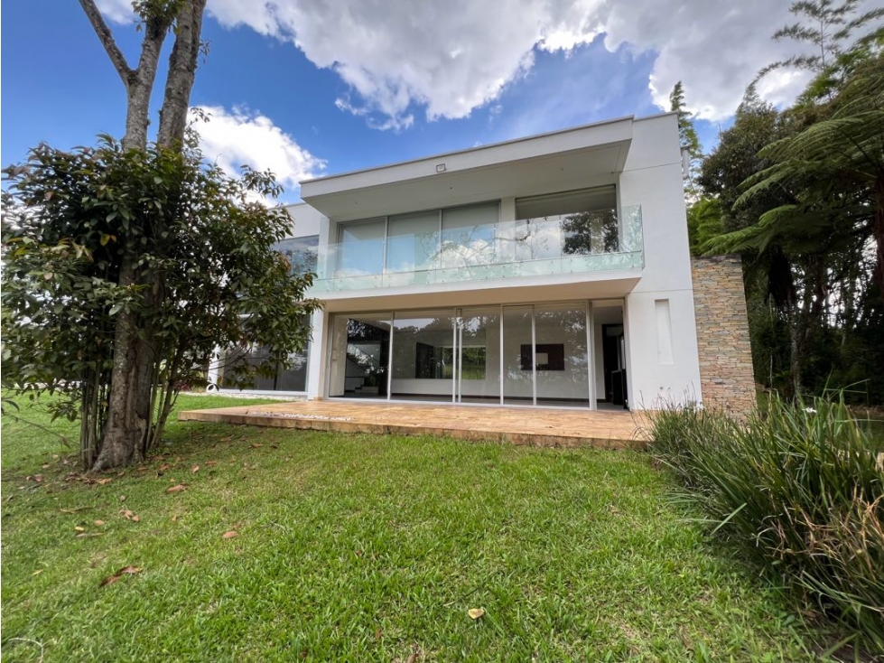 Casa en Exclusiva unidad en Llanogrande - 1