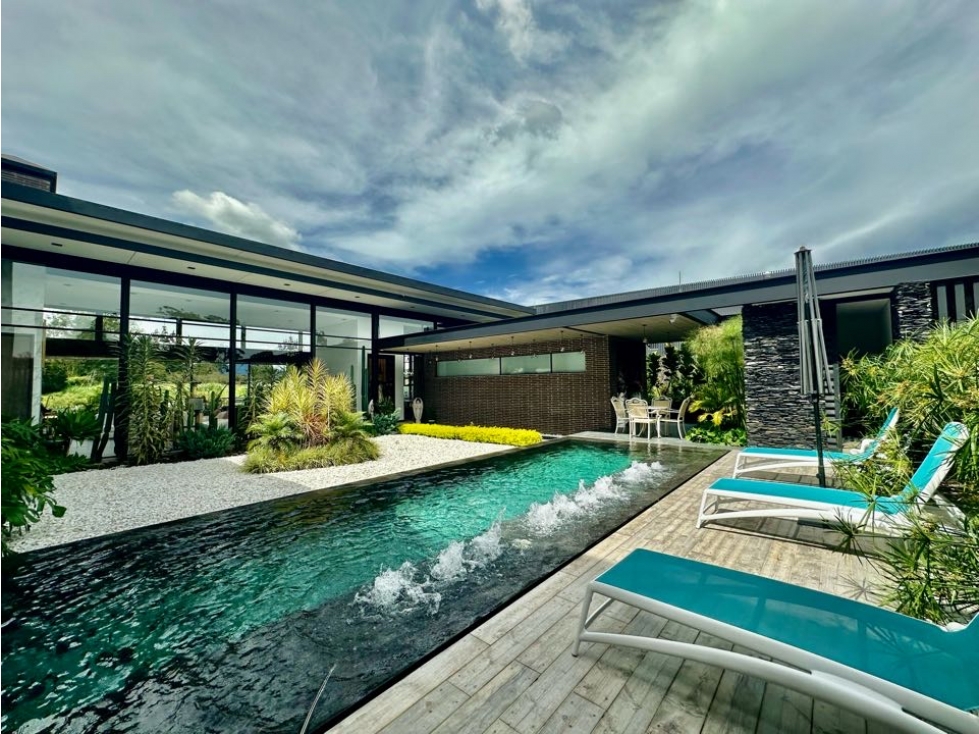 CASA EN UNIDAD CERRADA LLANOGRANDE