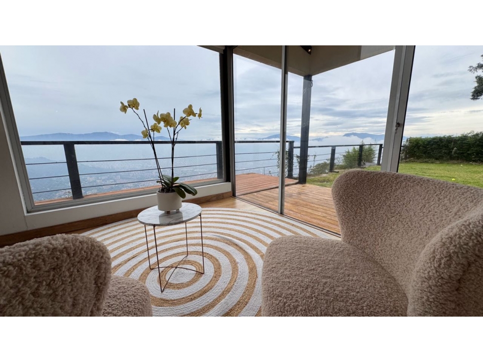 Casa amoblada Palmas con vista a Medellín Venta o arriendo