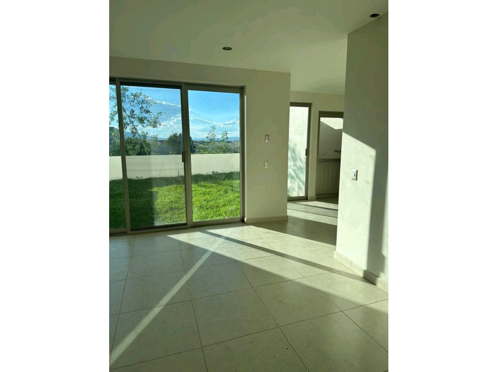 CASA EN LINDA VISTA TRES MARIAS NUEVA GRANDE — foto 3