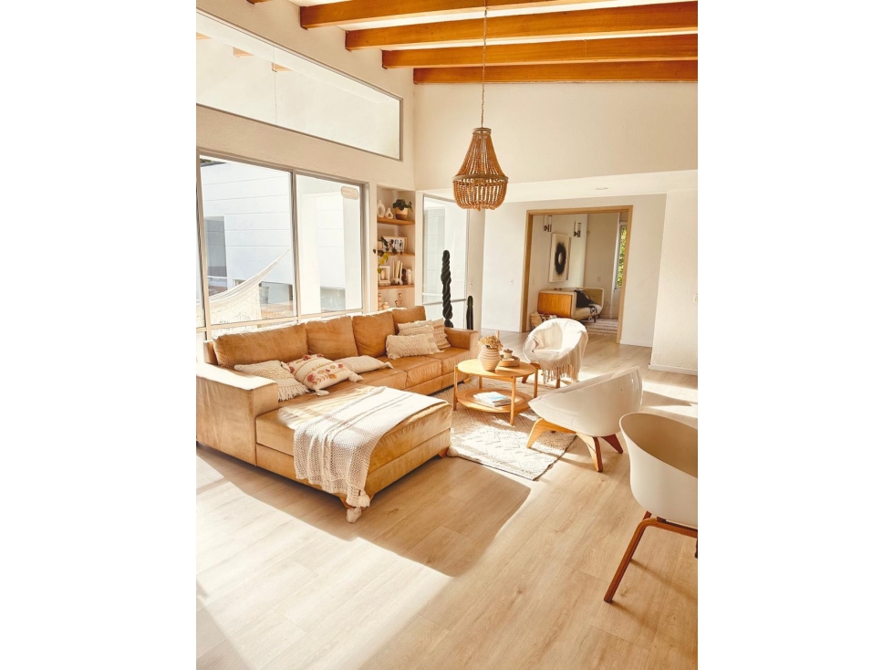 Linda Casa en Loma del Escobero Alto de Un Nivel (*) — foto 2