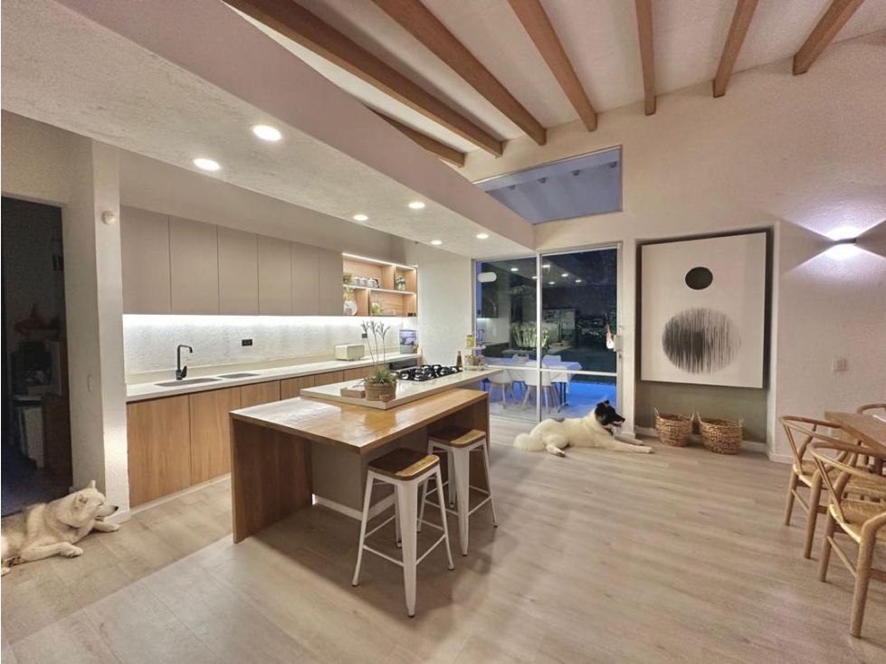 Linda Casa en Loma del Escobero Alto de Un Nivel (*) — foto 4