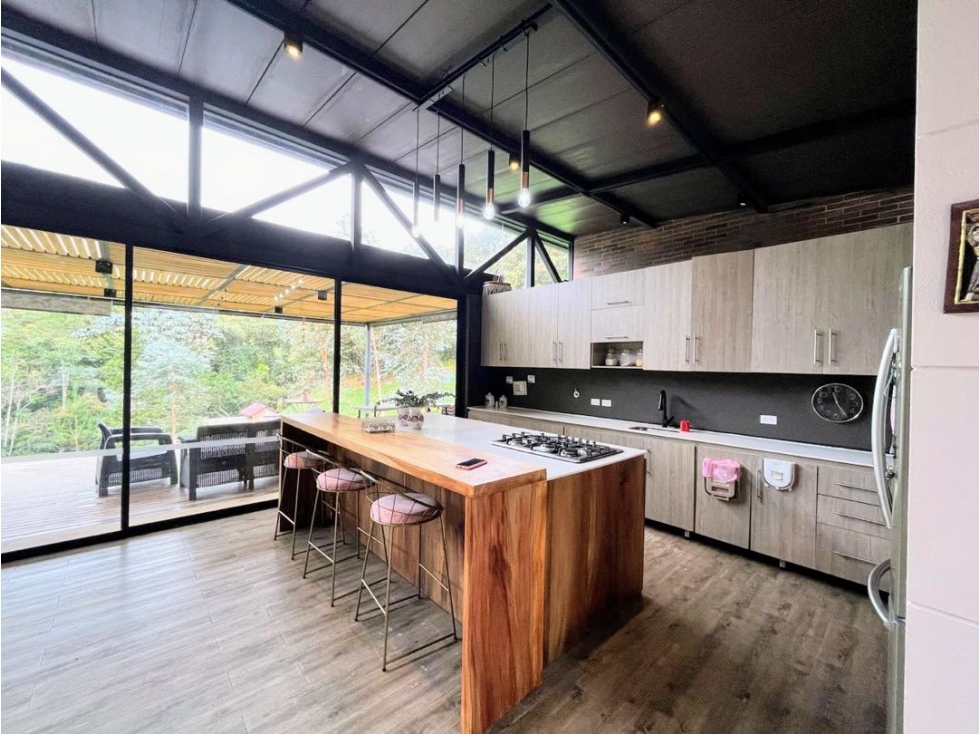 Casa en Loma del Escobero de Un Nivel (*)