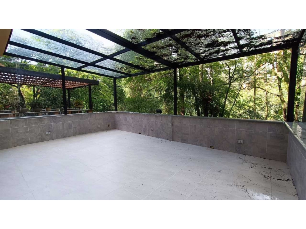 Casa en Loma del Escobero frente a City plaza en urbanización completa — foto 3