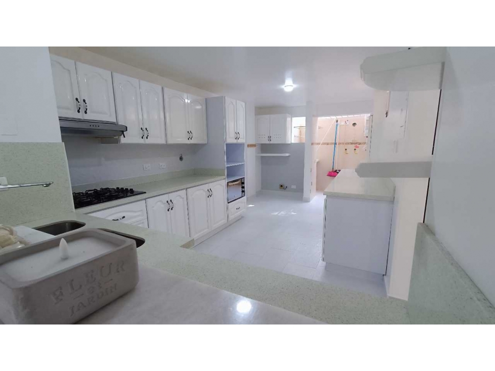 Casa en Loma del Escobero frente a City plaza en urbanización completa — foto 4
