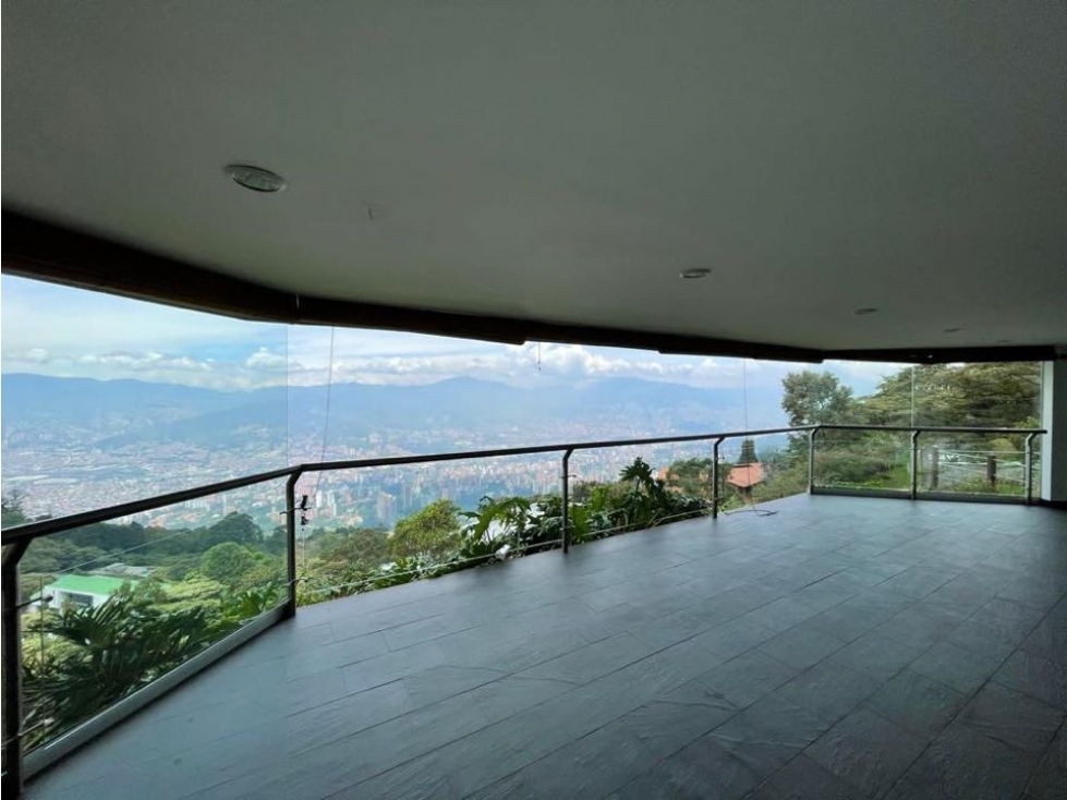 CASA EN MEDELLÍN CON VISTA A LA CIUDAD — foto 3