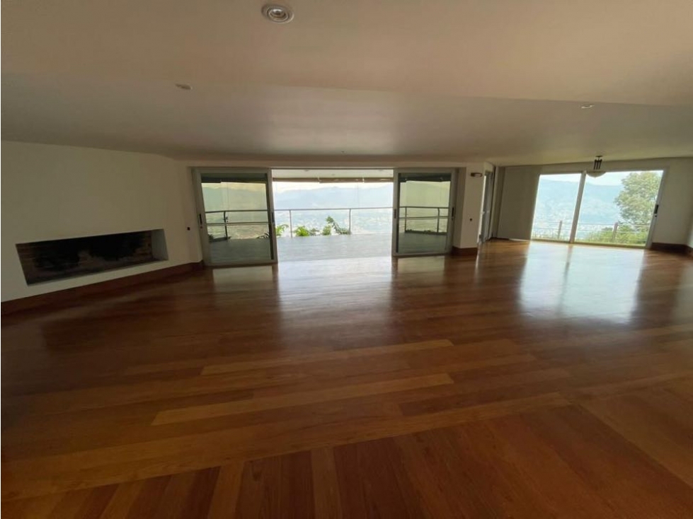 CASA EN MEDELLÍN CON VISTA A LA CIUDAD — foto 6