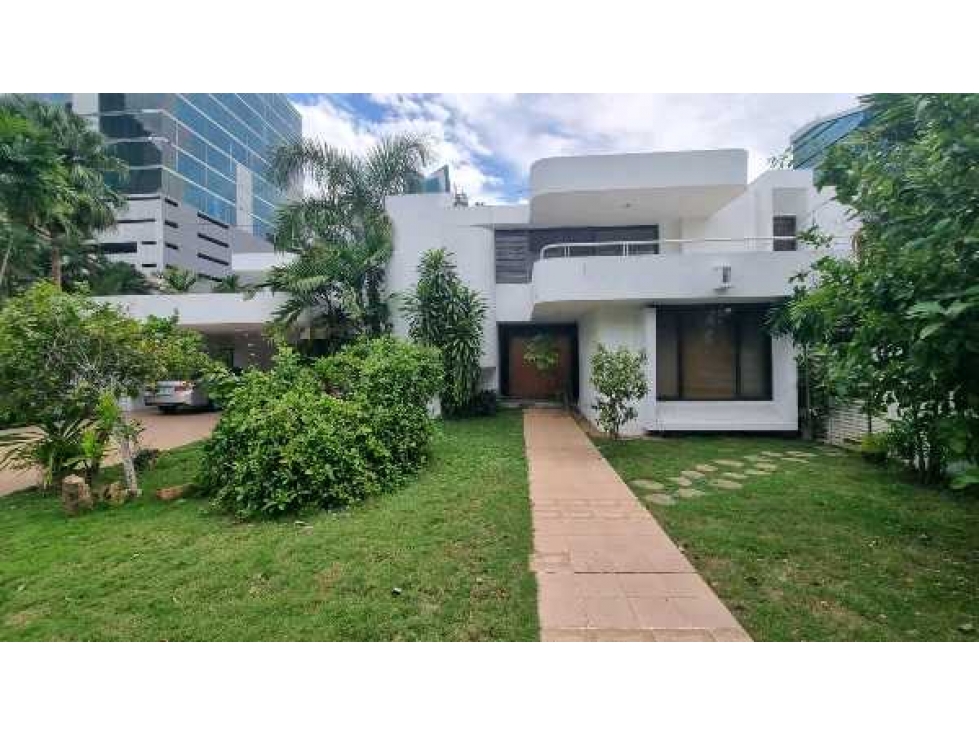 CASA EN OBARRIO CON DOS NIVELES 950M2 USO COMERCIAL / RESIDENCIAL