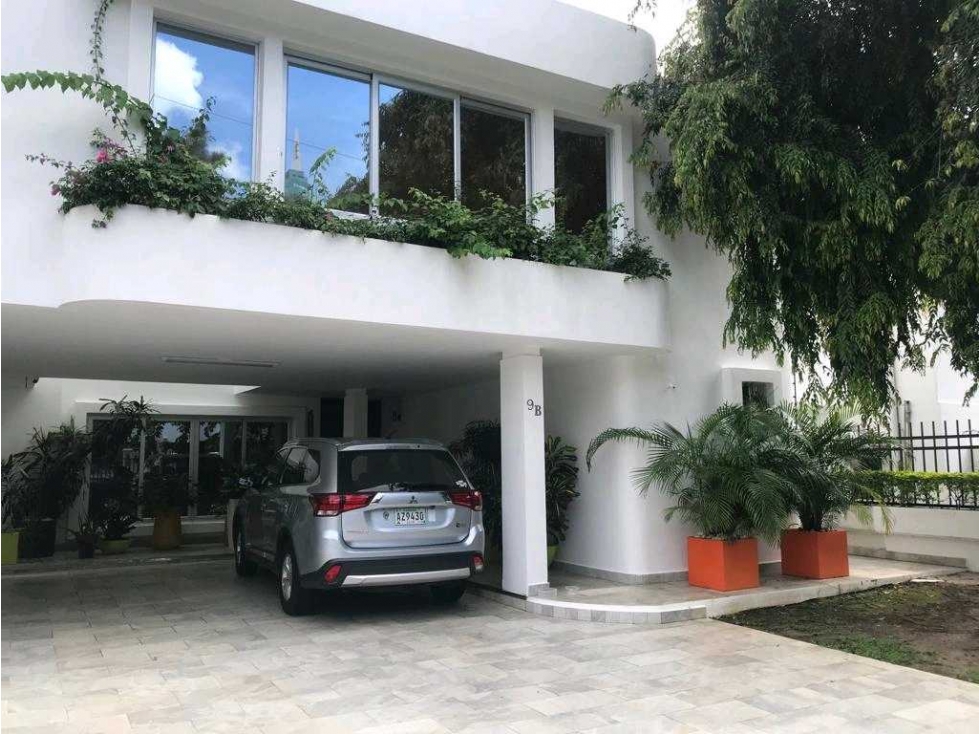 CASA DUPLEX EN OBARRIO REMODELADA CON PATIO 4REC 4.5B CBE 441M2 — foto 2